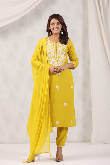 Women Floral Embroidered Regular Thread Work Kurta with Trousers & With Dupatta