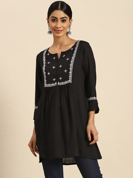 Yoke Design Thread Work Thread Work Pleated Kurti