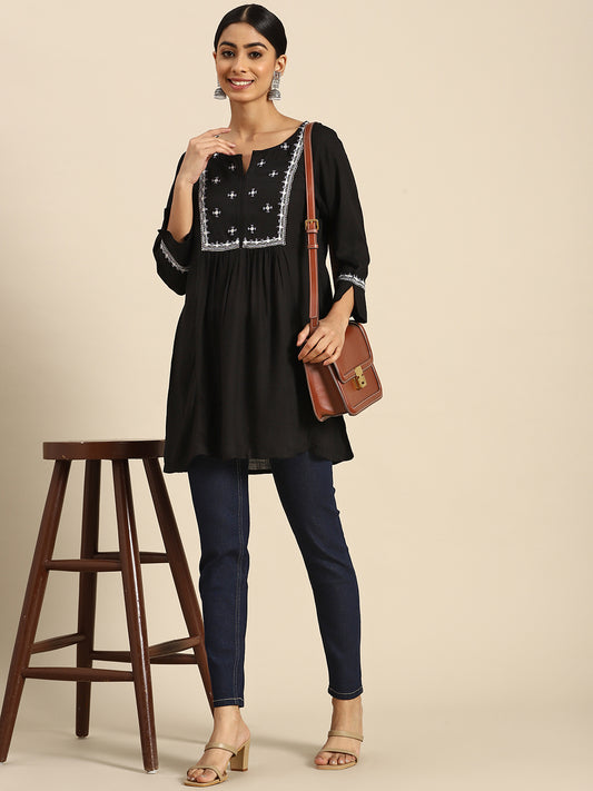 Yoke Design Thread Work Thread Work Pleated Kurti