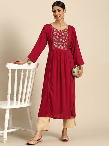 Women Floral Embroidered Thread Work Kurta