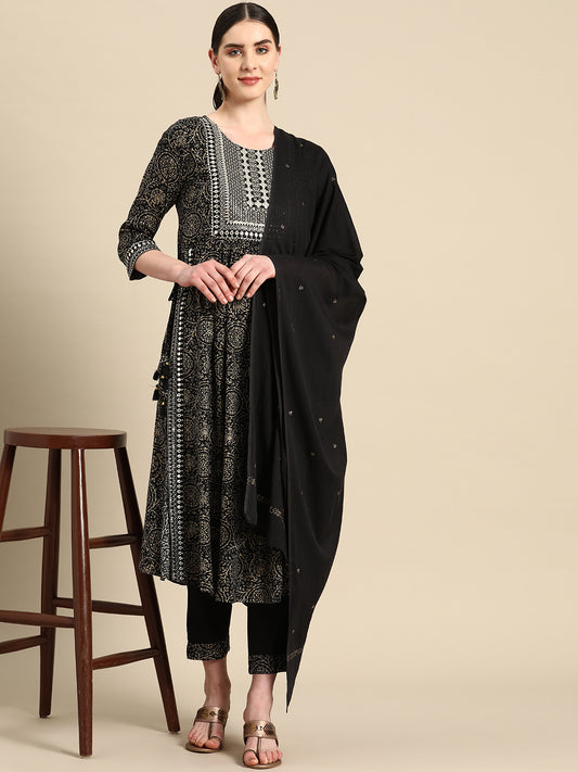 Ethnic Motifs Yoke Design High Slit Thread Work Kurta Set With Dupatta